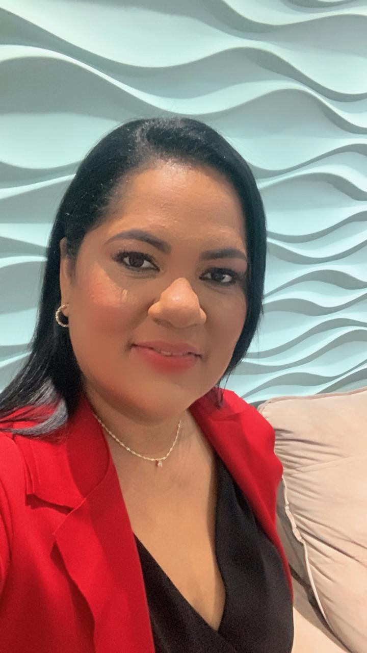 Foto da Fabi, dona da Fabi Artes Personalizados